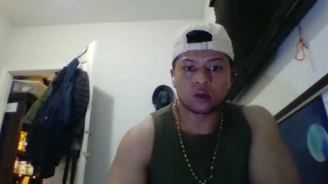 Snapshot of bluevegeta143 chatting on February 20, 9:10 am bluevegeta143 online show from February 20, 9:10 am