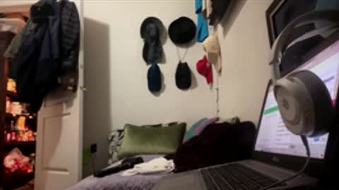 Snapshot of bluevegeta143 chatting on February 21, 10:05 am bluevegeta143 online show from February 21, 10:05 am