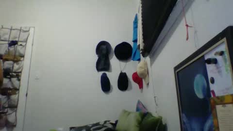 Snapshot of bluevegeta143 chatting on February 25, 11:20 am bluevegeta143 online show from February 25, 11:20 am