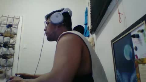 Snapshot of bluevegeta143 chatting on February 26, 9:52 am bluevegeta143 online show from February 26, 9:52 am