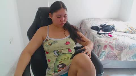  Hey guysI am BrendaWelcome my room online show from April 18, 7:18 pm