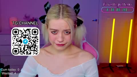 Snapshot of blush_im_crush chatting on June 25, 2:21 pm Wendy online show from June 25, 2:21 pm