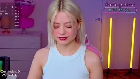 Snapshot of blush_im_crush chatting on June 27, 3:28 pm Wendy online show from June 27, 3:28 pm