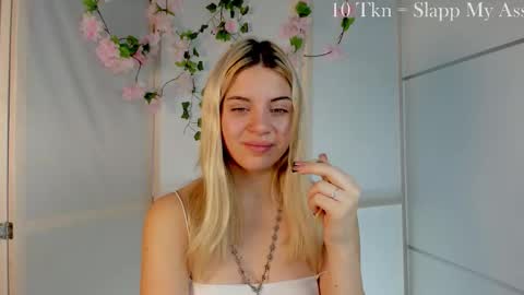 Snapshot of blushkitty chatting on October 10, 7:07 am Chloe online show from October 10, 7:07 am