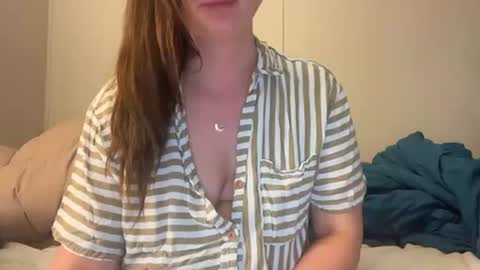 Snapshot of blushpetalbaby chatting on June 3, 12:35 am blushpetalbaby online show from June 3, 12:35 am