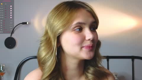 Snapshot of blytheaven chatting on December 12, 11:14 pm Erica online show from December 12, 11:14 pm