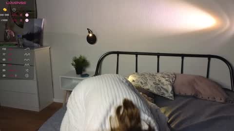 Snapshot of blytheaven chatting on January 21, 11:02 pm Erica online show from January 21, 11:02 pm