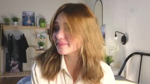 Snapshot of blytheaven chatting on February 24, 12:09 am Erica online show from February 24, 12:09 am