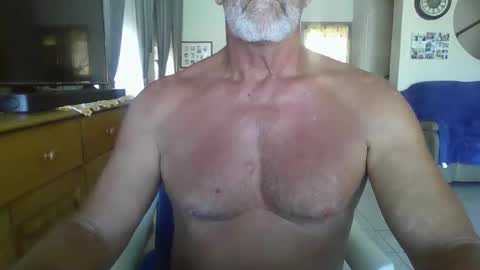 Snapshot of bobbgud chatting on March 31, 11:43 am Bobbgud online show from March 31, 11:43 am