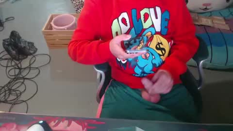 Snapshot of bobby12395 chatting on October 11, 6:50 pm Big dick energy online show from October 11, 6:50 pm