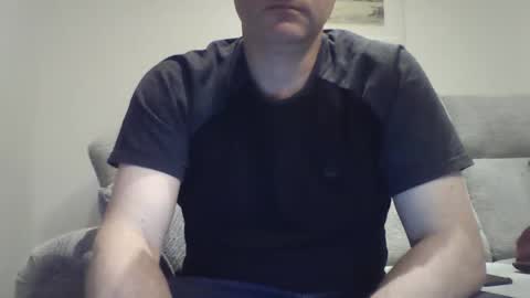 Snapshot of bobby_113 chatting on December 6, 1:29 am bobby_113 online show from December 6, 1:29 am