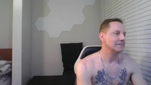 Snapshot of bobby_robert chatting on February 1, 3:08 am bobby robert online show from February 1, 3:08 am