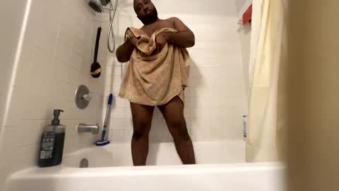 Luv bug  online show from December 12, 9:15 pm