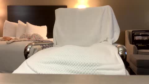 bobbyjune66 online show from December 14, 8:56 am