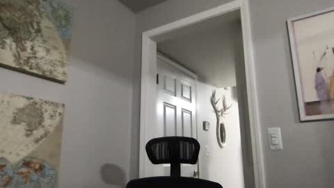 bobbylightfoot3 online show from December 8, 6:11 am