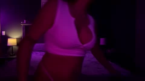 Snapshot of bodicas chatting on May 17, 4:32 am milf online show from May 17, 4:32 am