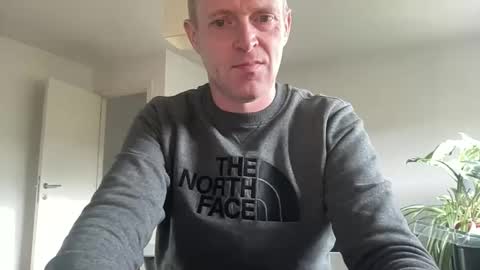 Snapshot of boegieboy76 chatting on October 21, 9:21 am ask me online show from October 21, 9:21 am