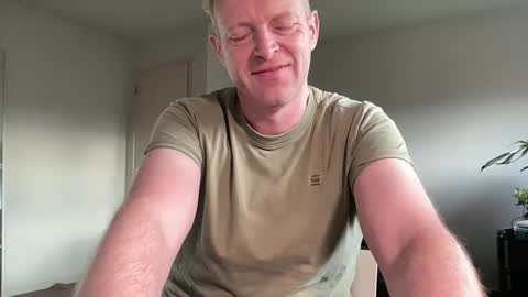 Snapshot of boegieboy76 chatting on November 25, 8:47 am ask me online show from November 25, 8:47 am