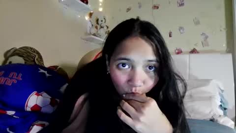 Snapshot of bombon_205661 chatting on October 17, 8:33 pm Melanie online show from October 17, 8:33 pm