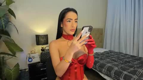 bombshelllaurax online show from February 13, 3:02 am