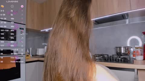 Olly online show from December 14, 3:15 pm