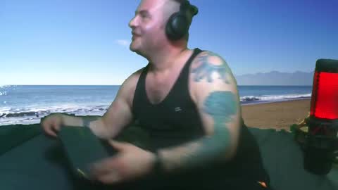 Snapshot of bongolian chatting on December 12, 1:10 am SkullBone online show from December 12, 1:10 am