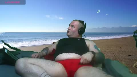 Snapshot of bongolian chatting on January 27, 12:22 am SkullBone online show from January 27, 12:22 am