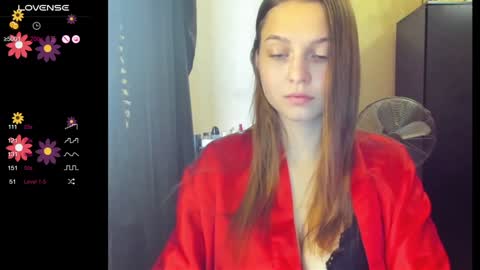 Snapshot of boni_nell__ chatting on December 13, 6:42 am Nell online show from December 13, 6:42 am