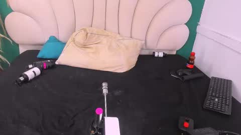 bonieklent online show from February 20, 6:28 am