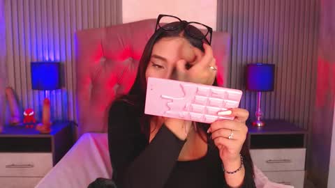 bonnali_lune online show from November 7, 10:43 pm