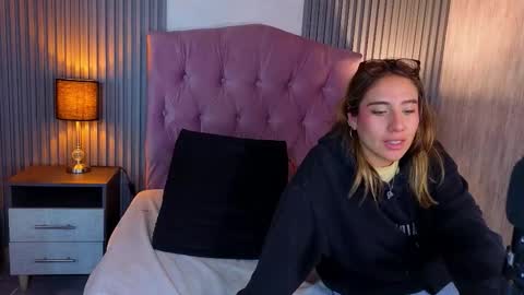 bonnali_lune online show from March 22, 10:18 am