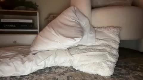 BonnettBonett   I cam from 4pm- 12am central time Costa Rica online show from February 10, 4:30 am