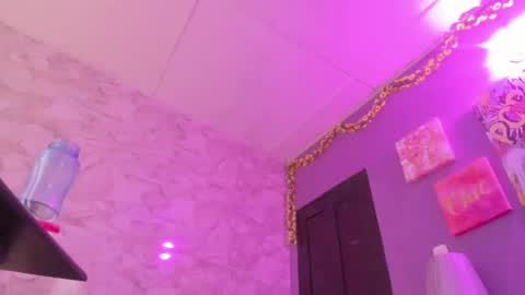 Bonnie online show from December 11, 2:44 pm