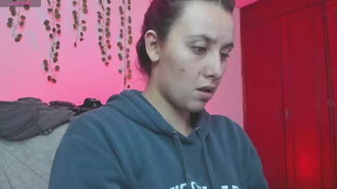 Bonnie Help me reach 500 likes online show from December 6, 12:34 am