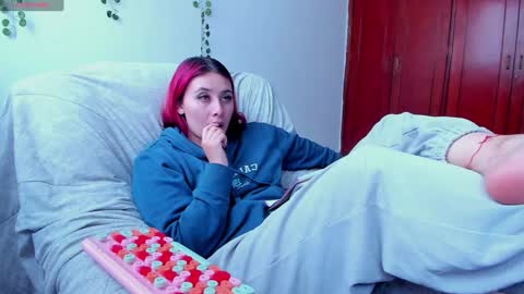 Bonnie Help me reach 500 likes online show from January 31, 8:33 pm