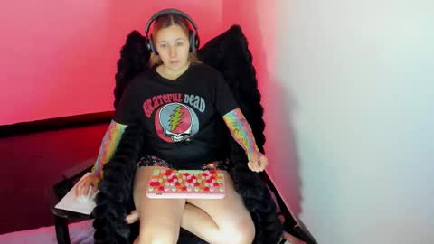 Bonnie Help me reach 500 likes online show from January 16, 5:28 pm