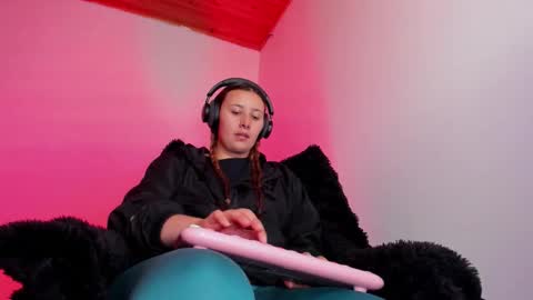 Bonnie Help me reach 500 likes online show from January 17, 10:57 pm