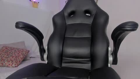   online show from January 29, 2:21 pm