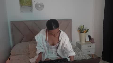 Bonnie  online show from March 6, 6:43 am