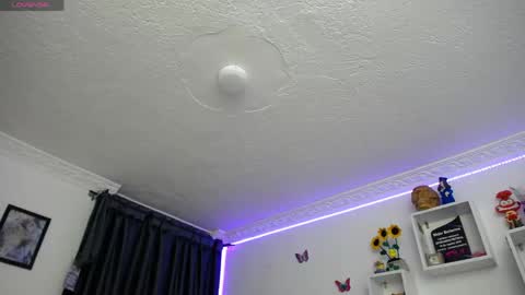 Soffy Brooks Independent model online show from April 14, 5:46 am