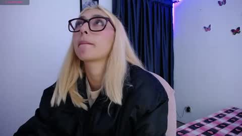 Soffy Brooks Independent model online show from April 15, 3:35 am