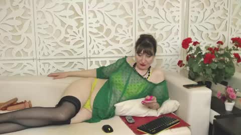 Snapshot of bonnysquirts chatting on May 14, 6:53 am Bonny online show from May 14, 6:53 am