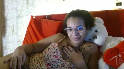 Snapshot of bonvivantb chatting on December 5, 10:12 pm Queen Bon Vivantt online show from December 5, 10:12 pm