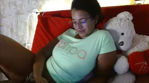 Snapshot of bonvivantb chatting on December 22, 2:27 pm Queen Bon Vivantt online show from December 22, 2:27 pm