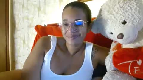 Snapshot of bonvivantb chatting on December 27, 3:53 am Queen Bon Vivantt online show from December 27, 3:53 am