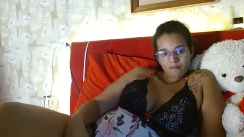 Snapshot of bonvivantb chatting on January 6, 2:37 am Queen Bon Vivantt online show from January 6, 2:37 am