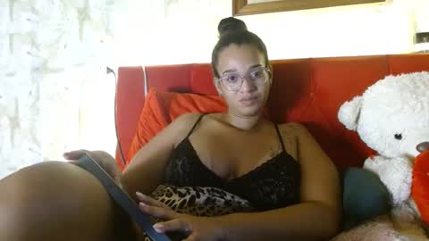 Snapshot of bonvivantb chatting on January 8, 4:02 am Queen Bon Vivantt online show from January 8, 4:02 am