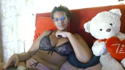 Snapshot of bonvivantb chatting on January 27, 1:09 pm Queen Bon Vivantt online show from January 27, 1:09 pm