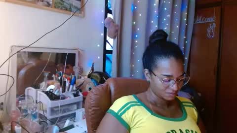 Snapshot of bonvivantb chatting on February 5, 10:22 pm Queen Bon Vivantt online show from February 5, 10:22 pm