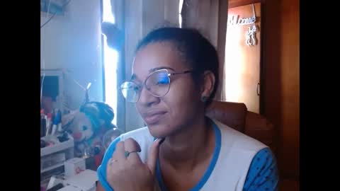 Snapshot of bonvivantb chatting on February 6, 1:10 pm Queen Bon Vivantt online show from February 6, 1:10 pm